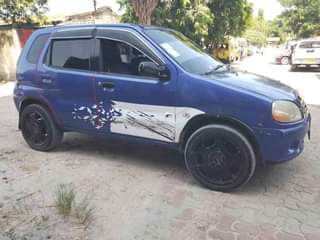 A picture of suzuki swift kazuri mnoo kakuanzia mwaka