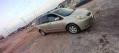 A picture of Toyota sienna complete pure first body is available with good