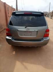 A picture of FOR SALE Clean reg Toyota Highlander 04 leather Ac duty