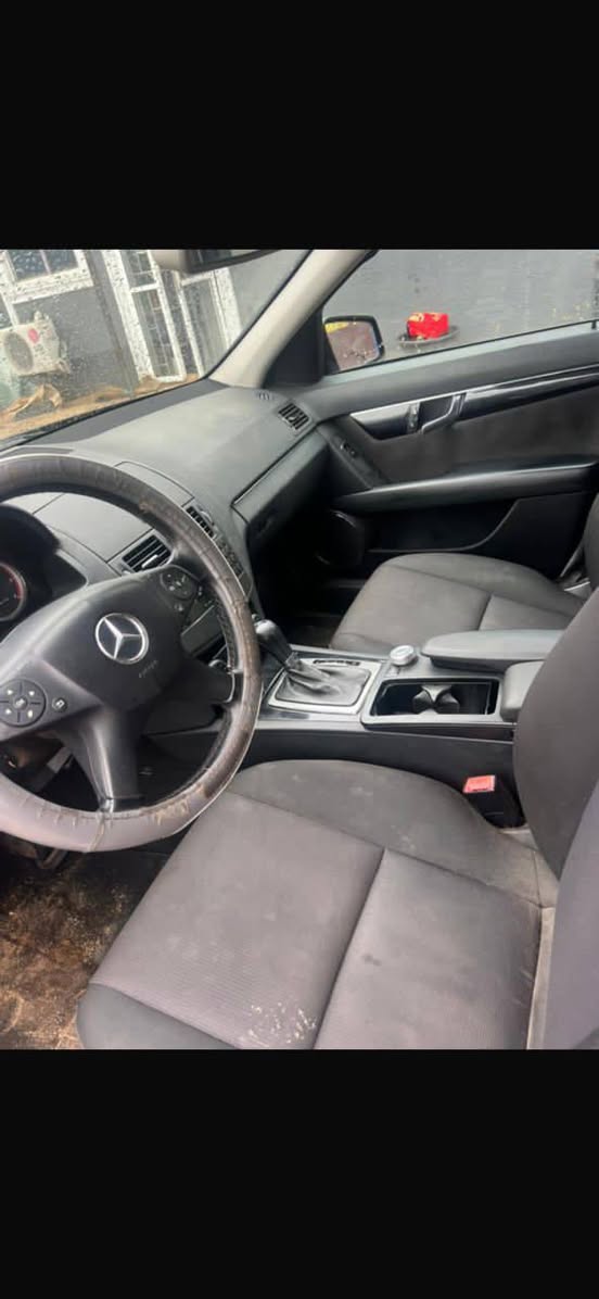 A picture of Diesels engine Mercedes Benz c300 2009