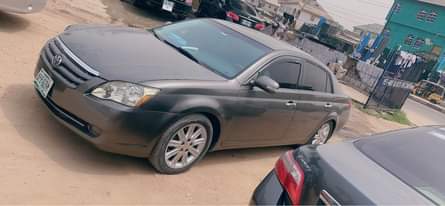 A picture of Clean 05 Toyota Avalon