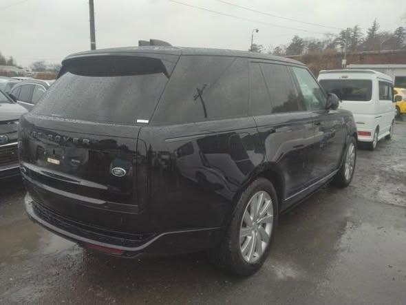 A picture of DAMAGED LAND ROVE RANGE ROVER READY TO BE IMPORTED UGX