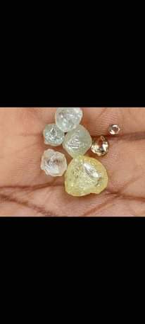 A picture of Precious stones gold rubis ametist