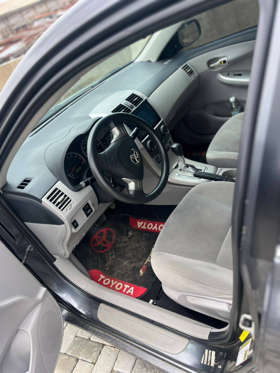 A picture of Toyota Corolla 011