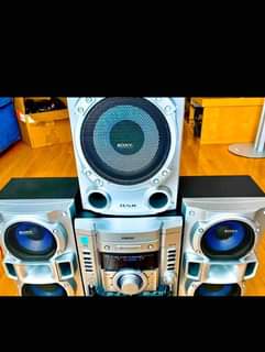 A picture of Lipa mdogo mdogo Sony and LG ex boom
