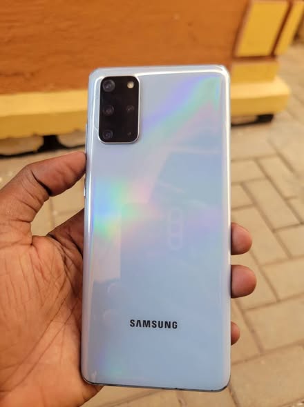 A picture of Samsung galaxy s20 plus 128gb