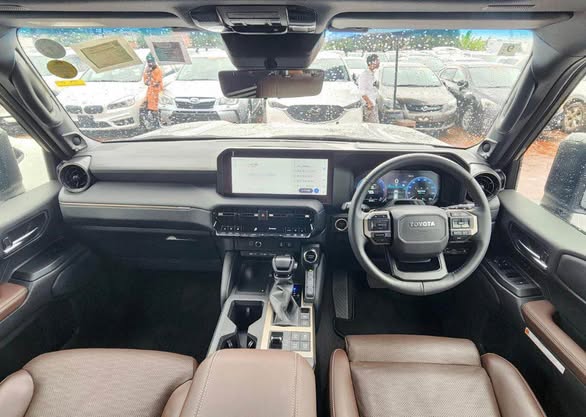 A picture of TOYOTA LAND CRUISER PRADO J250