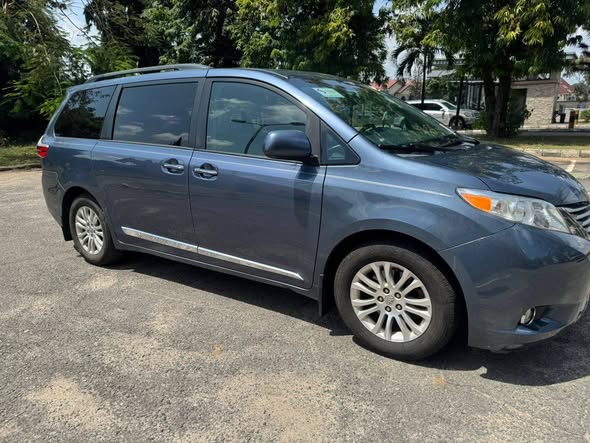 A picture of 2015 Toyota sienna tokumbo XLE Price 20m Location Amuwo odofin