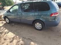 A picture of 2001 Toyota Sienna