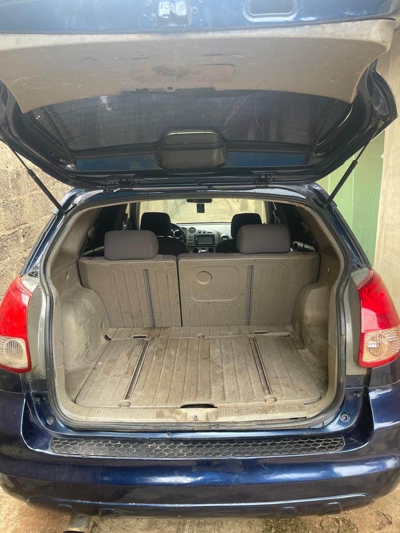 A picture of Toyota matrix 05