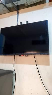 A picture of Hisense tv frameless 32 inches and changhong fridge 120 litres