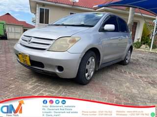A picture of Toyota Ist 2003