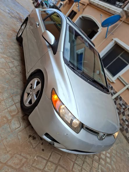 A picture of SHARP HONDA CIVIC COUPE EXCELLENT CONDITION
