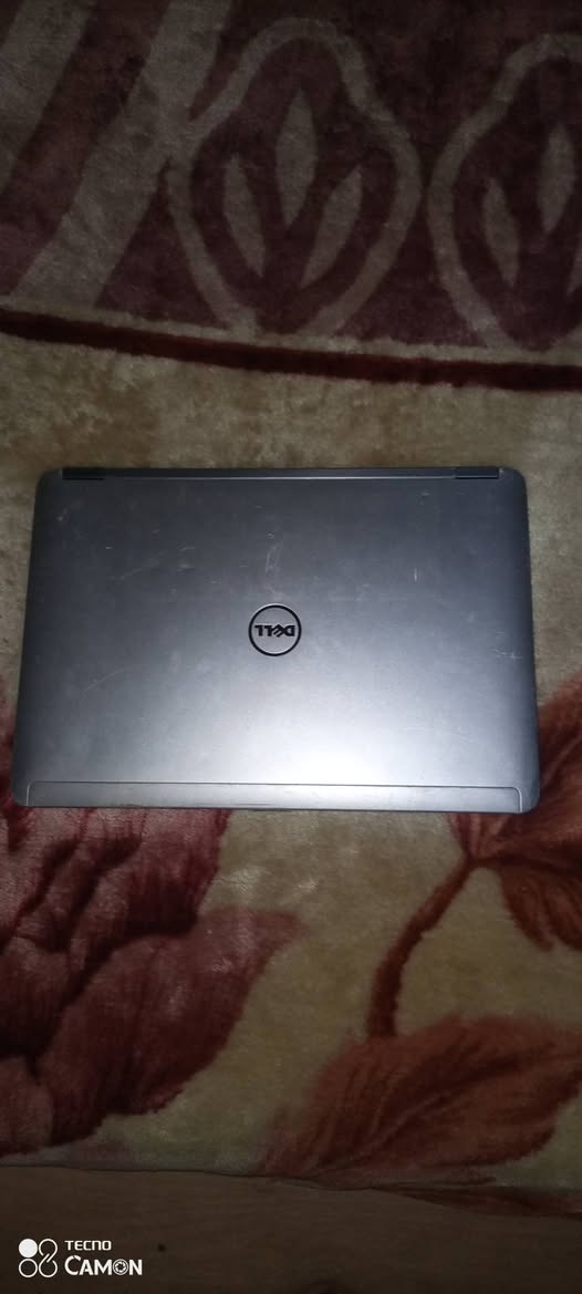 A picture of DELL latitude i5 at 380 000