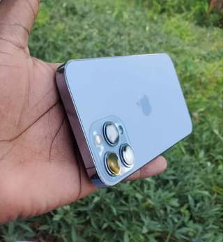 A picture of iPhone 13 pro Max Gb256 PRICE 999 000