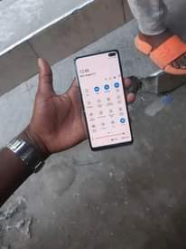 A picture of Samsung galaxy s10 plus imenyooka sana