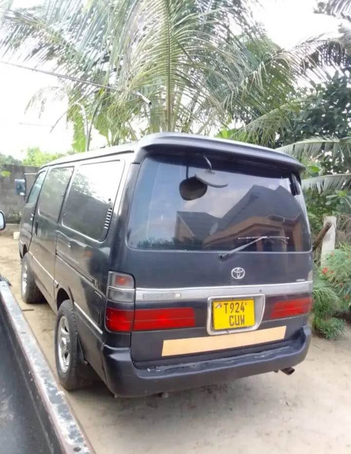 A picture of TOYOTA HIACE SUPER CUSTOM INAUZWA 4 7m 0791084871