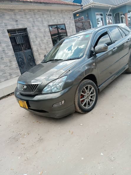 A picture of Toyota harrier new