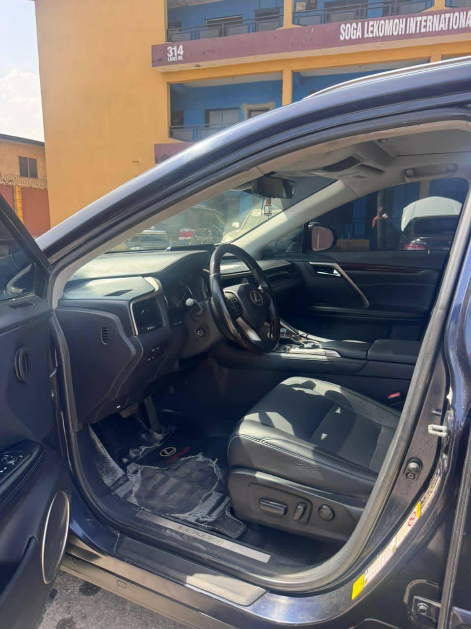 A picture of Lexus Rx350 2019