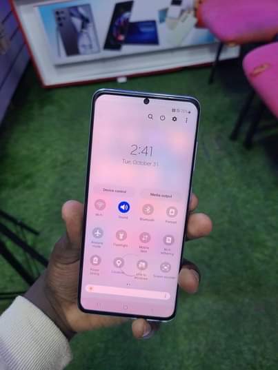 A picture of S20 Samsung