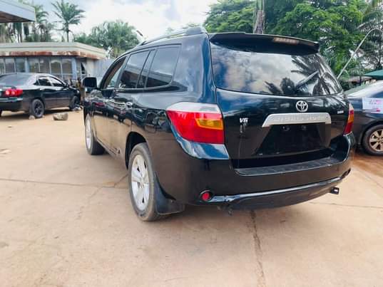 A picture of 08 Toyota Highlander
