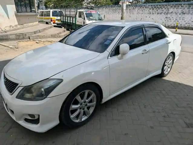 A picture of Toyota crown