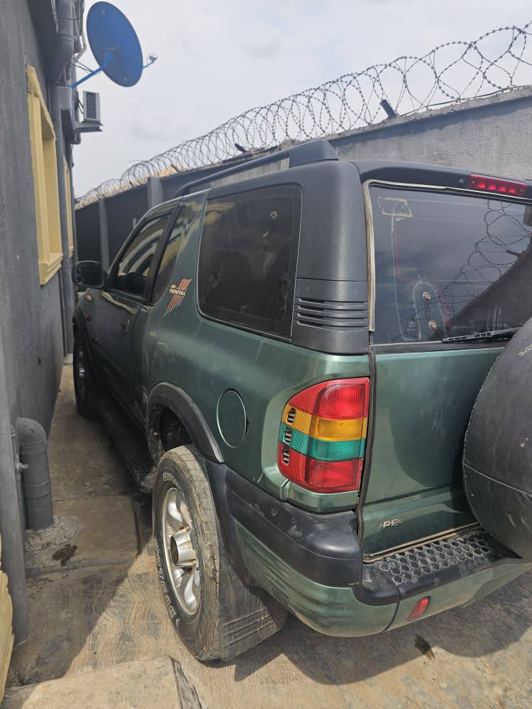 A picture of 2003 Opel Frontera Jeep