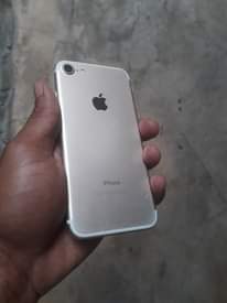 A picture of iphone 7 plain samsung j7 prime 0699219899 