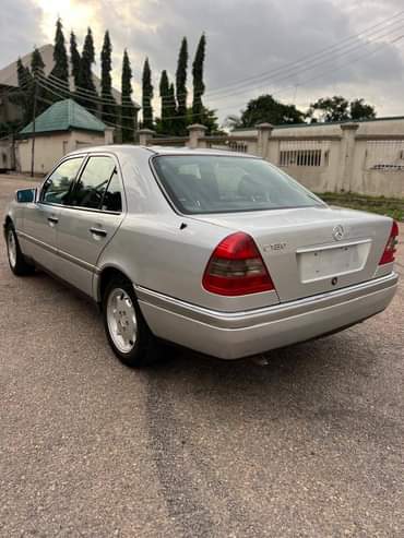 A picture of QUICK SALE EXTREMELY CLEAN USED MERCEDES BENZ C180 JAKA BELGIUM