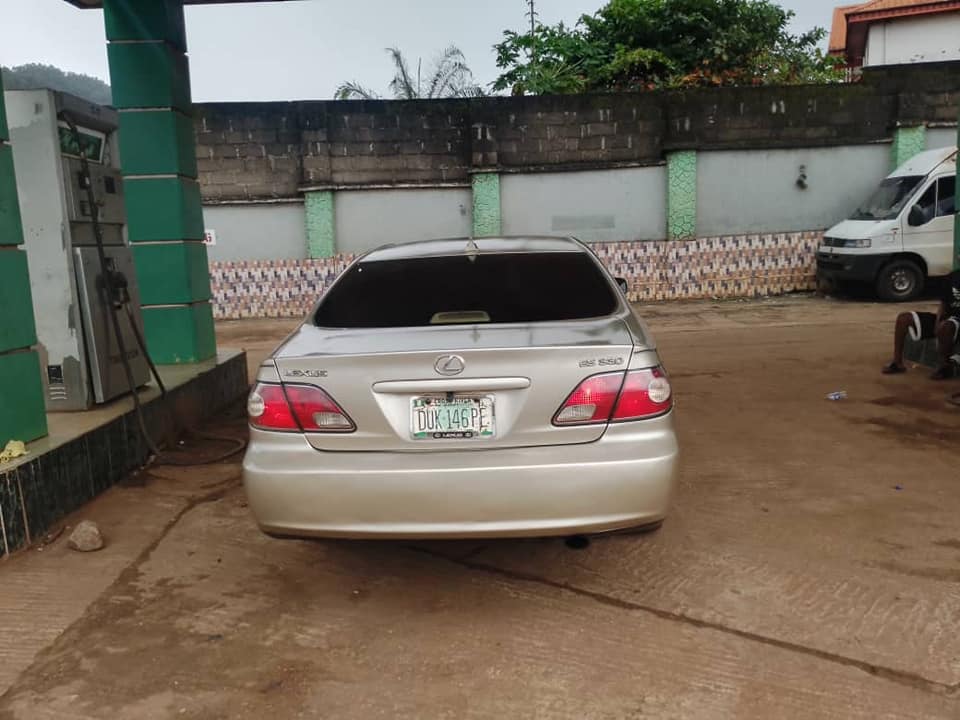 A picture of Toyota Lexus for sale.