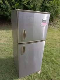 A picture of Boss fridge double door inagandsh Sana na kupoza vzr bei