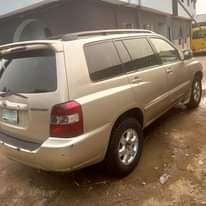 A picture of 2005 Toyota Highlander Limited edition 3rows seat Everything working perfectly