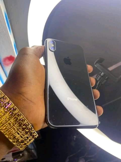 A picture of iPhone x plain