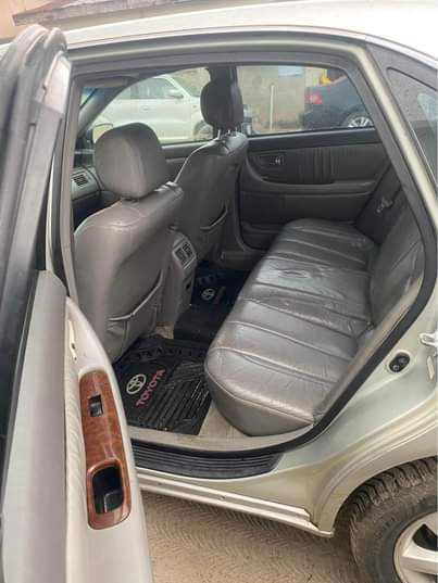 A picture of Toyota Avalon 2001