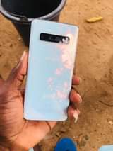 A picture of Samsung s10