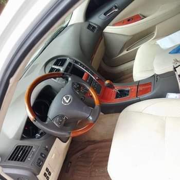 A picture of Toyota Lexus ES 350