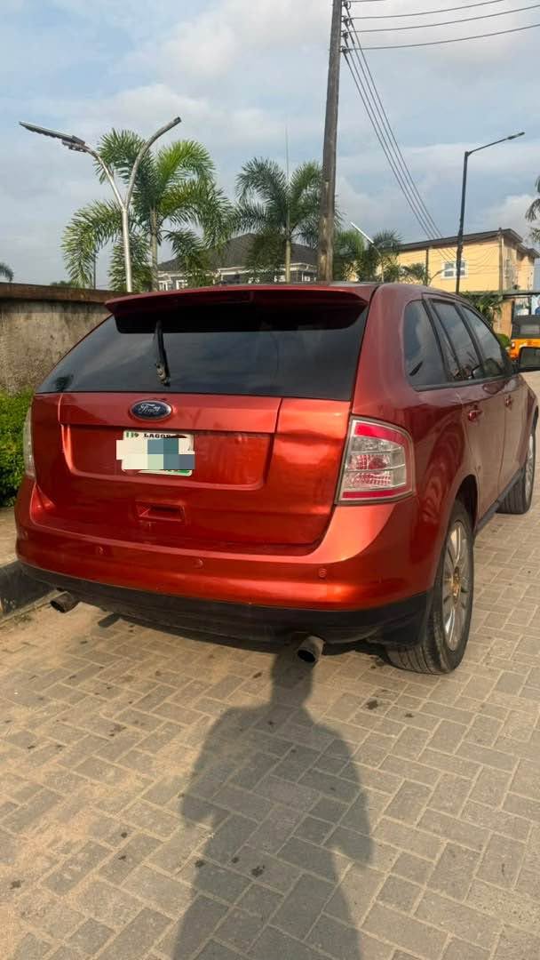 A picture of Awoof 2008 Ford Edge