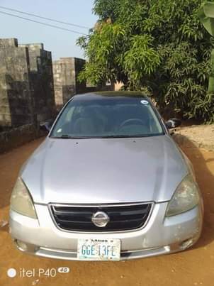 A picture of 2004 Nissan Altima