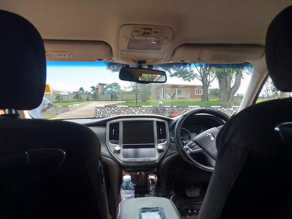A picture of 2012 Toyota crown