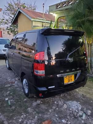 A picture of NOAH VOXY GARI KALI HAINA SHIDA YOYOTE PRICE 8 8ML