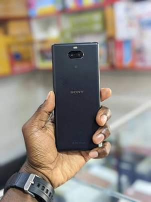 A picture of SAMSUNG S10 SONY 10