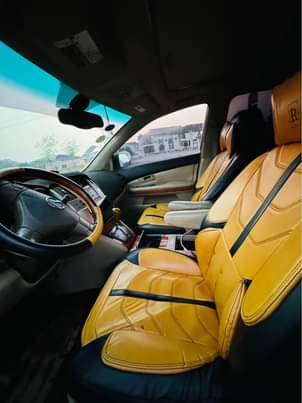 A picture of Lexus rx 330