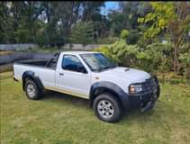 used nissan np300