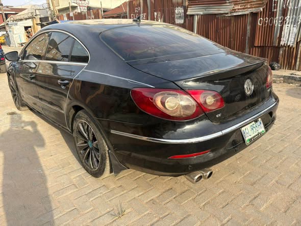 A picture of Volkswagen Passat 2012