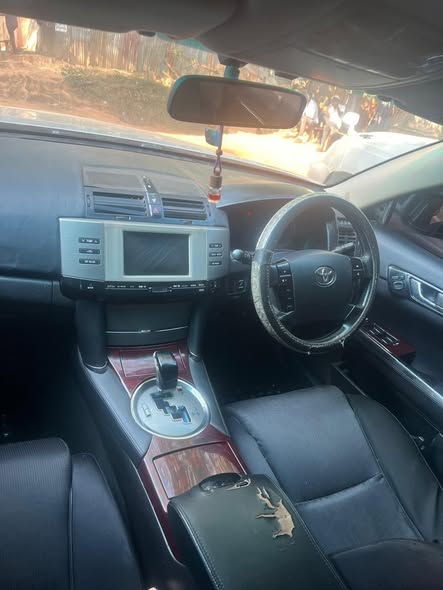 A picture of Toyota markx 16m