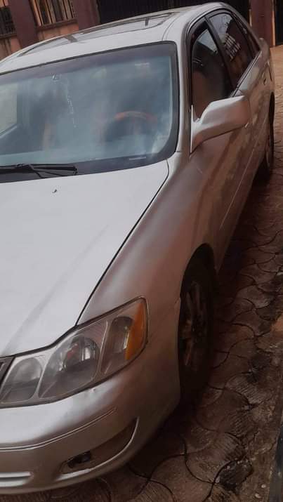 A picture of 2004 Toyota Avalon dashbaord 0