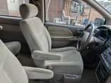 A picture of Toyota Sienna 02