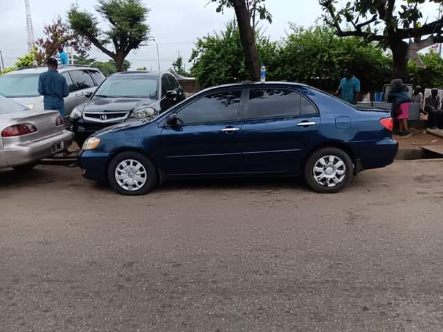 A picture of Toyota corolla 03 04