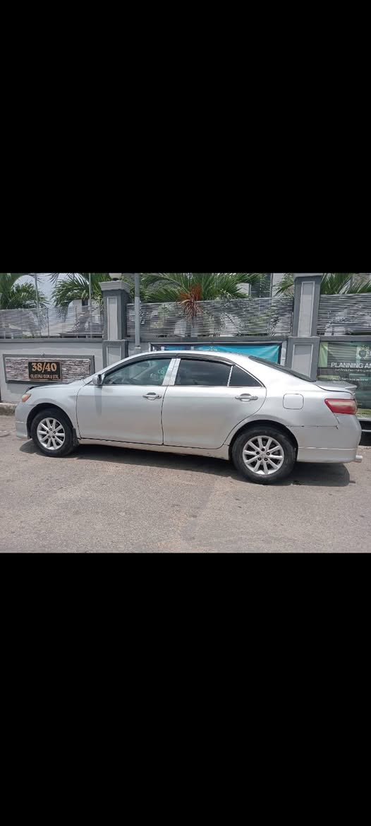 A picture of Toyota Camry 08