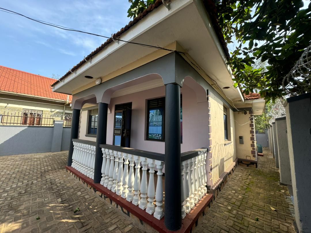 houses kyanja